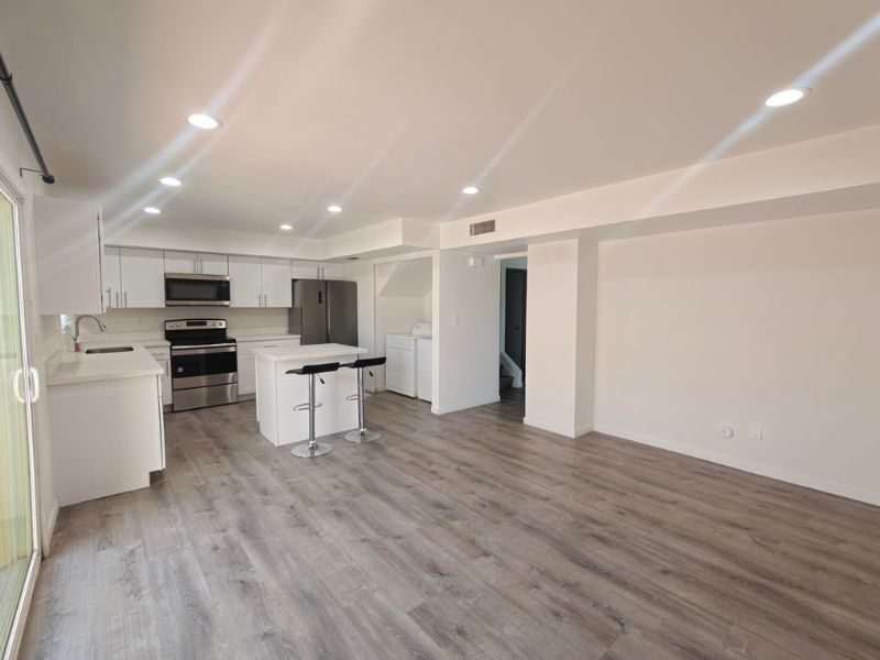 Tempe Townhome Kitchen Quartz Counters Stainless