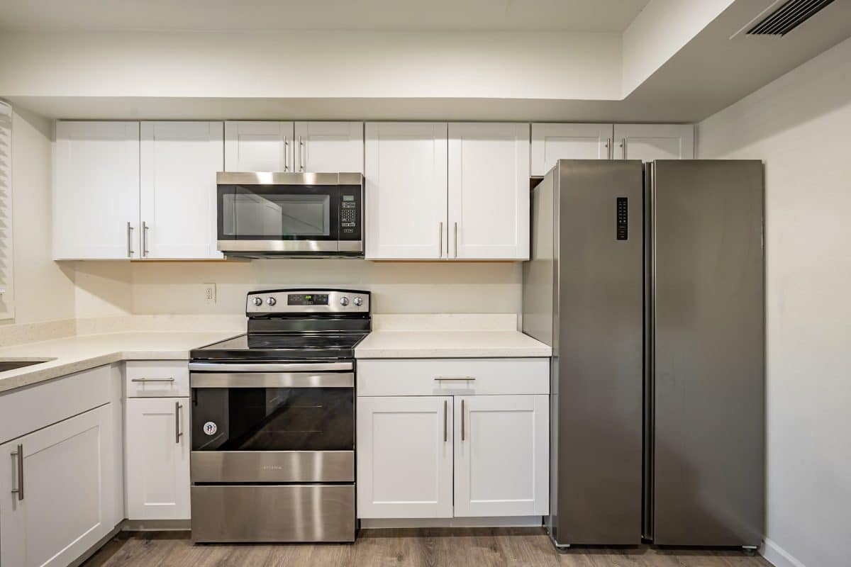 Stainless kitchen appliances, 12 E Hermosa Dr