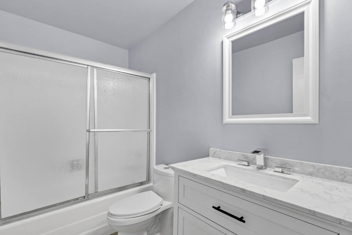 Upstairs full bathroom with shower at 14 E Hermosa Dr