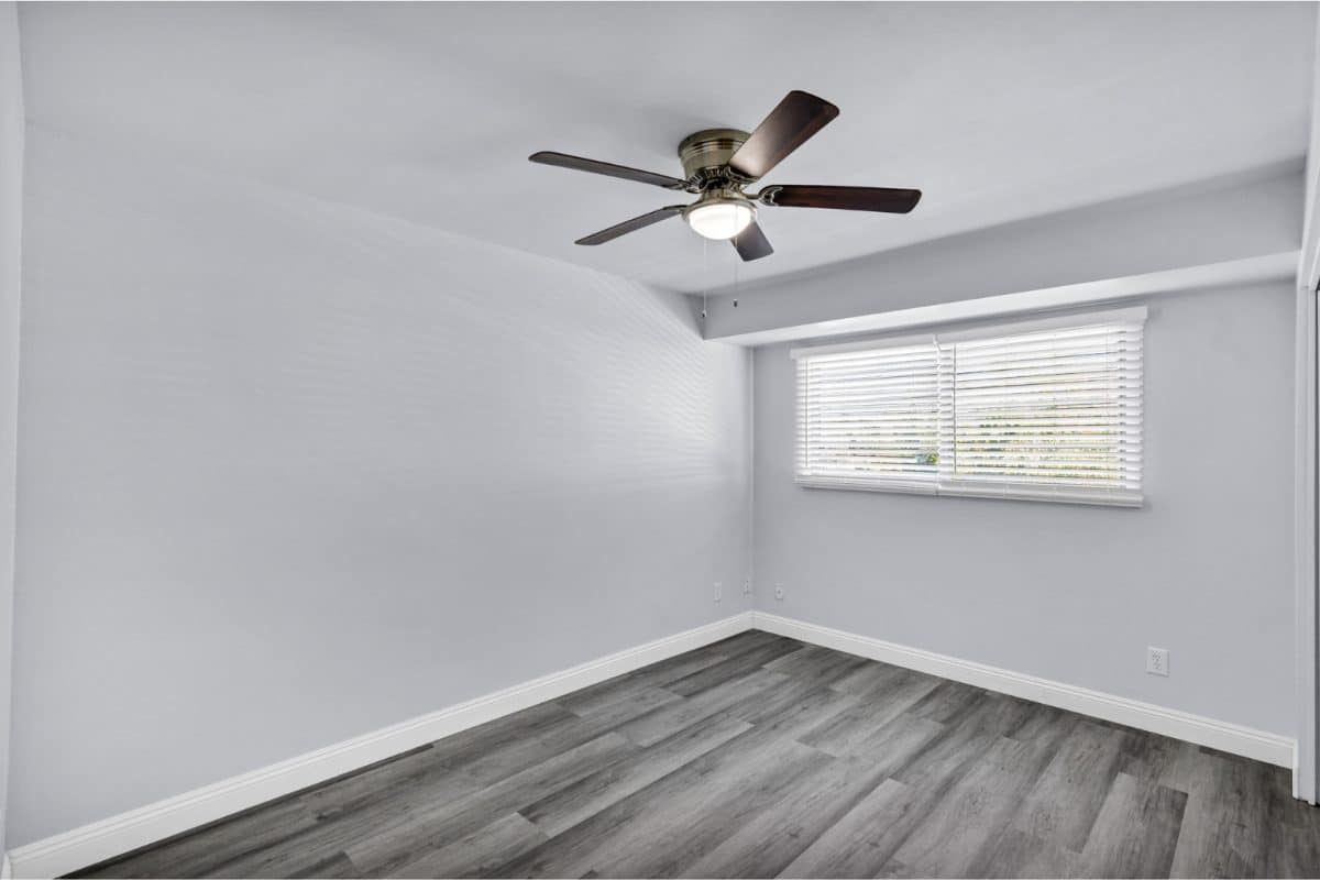 Primary bedroom with LVP flooring and window blinds at 14 E Hermosa Dr