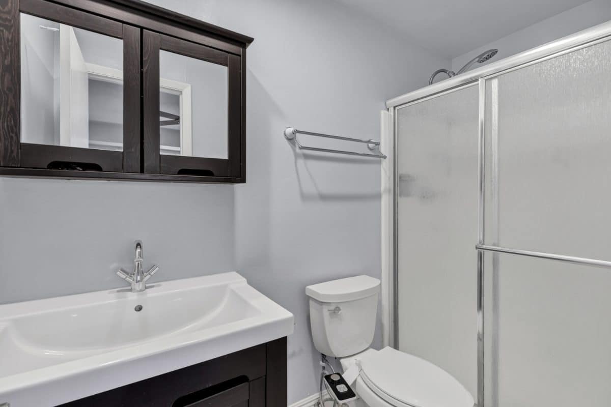 Primary full bathroom at 14 E Hermosa Dr